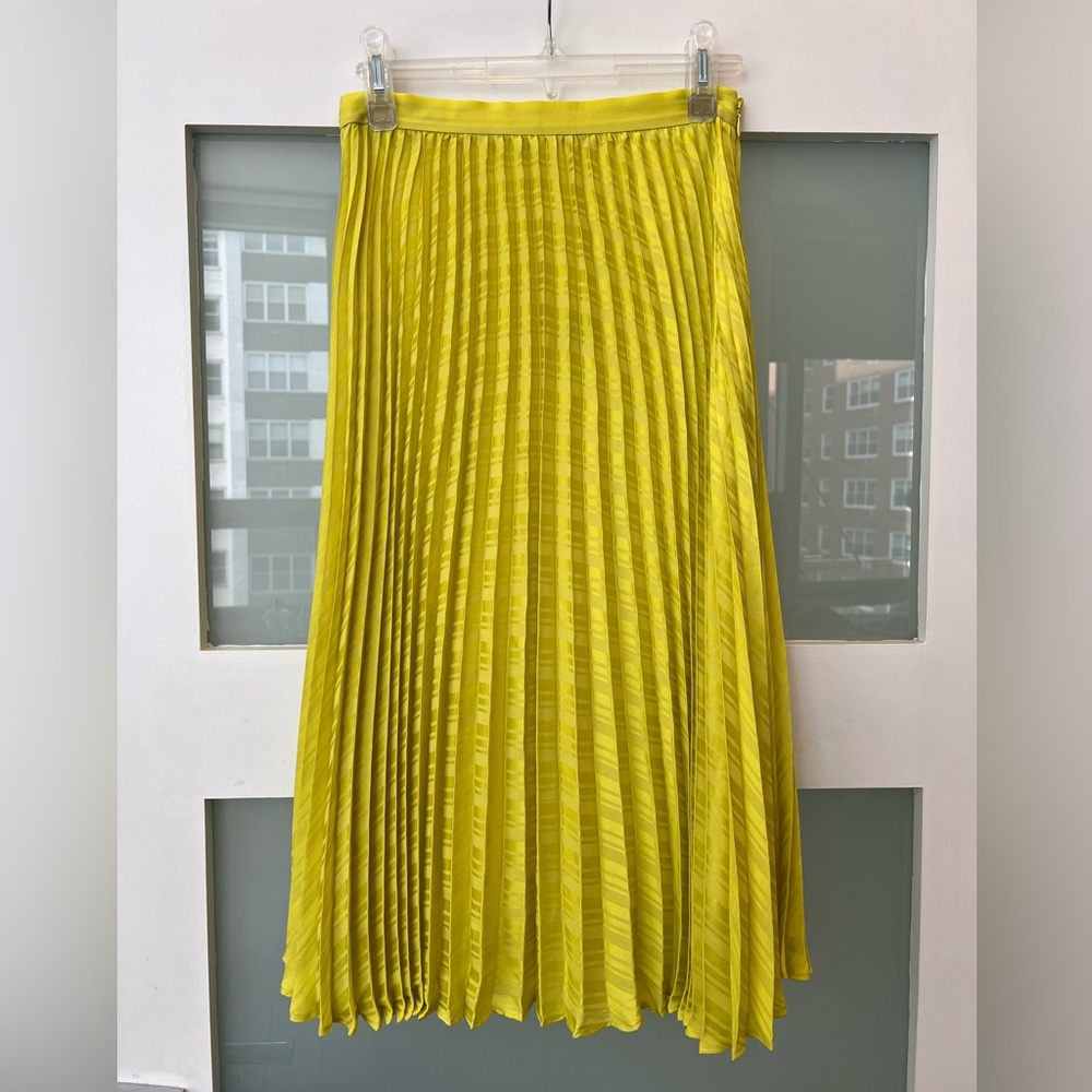 Banana Republic Chartreuse pleated midi skirt